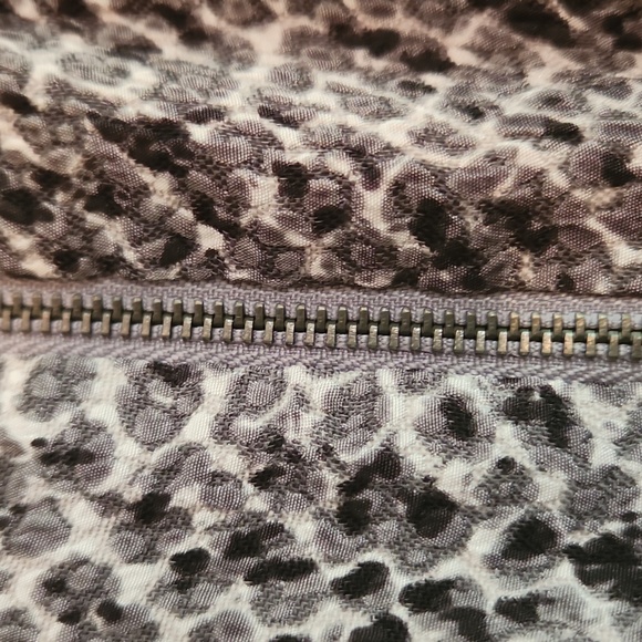 28. Ann Taylor, Women's dress Petite, Size OP, Snake skin design - Picture 5 of 11